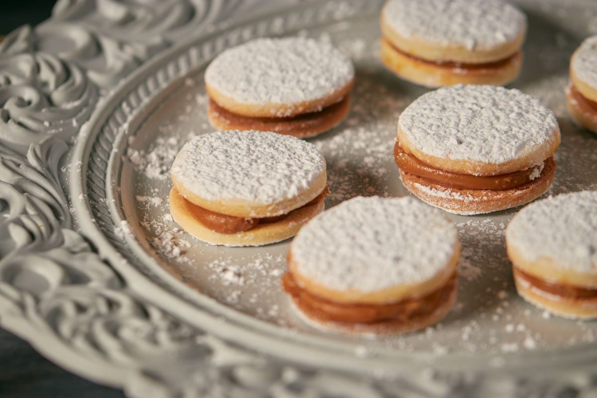 Alfajores filled with dulce de leche